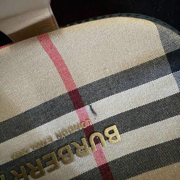 Brand new in box size 3 kids unisex Burberry sandals - Picture 4 of 9